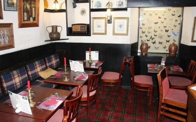 OYO Rose & Crown Hotel