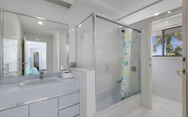 Havana Blue - Large 4 Bedroom Home
