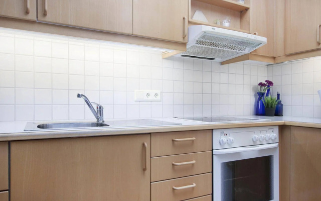 Golden Circle Apartments