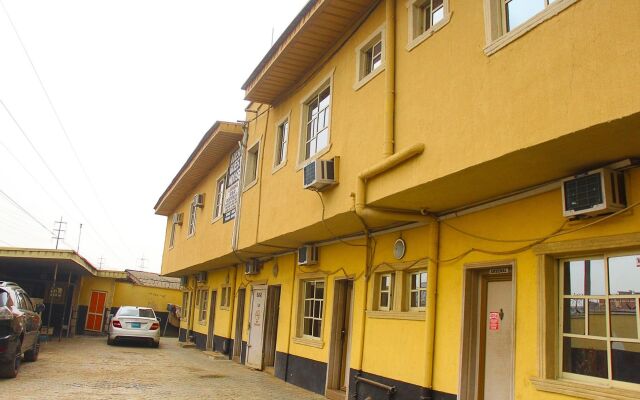 Adesuwa Royal Guest House Ipaja