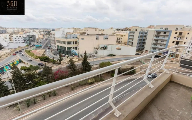 Spacious, 1BR duplex off UNI/Hospital with WIFI by 360 Estates