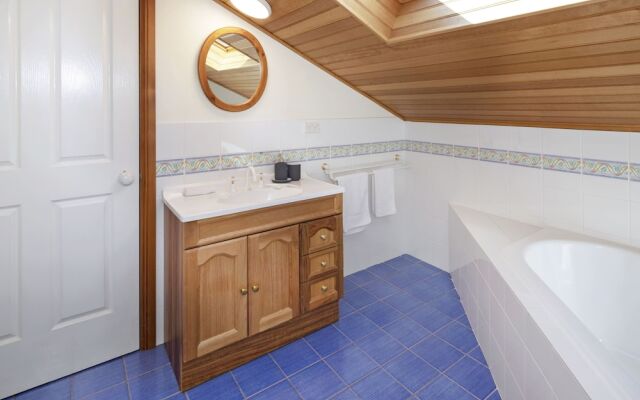 Rimrock - Superior waterfront home