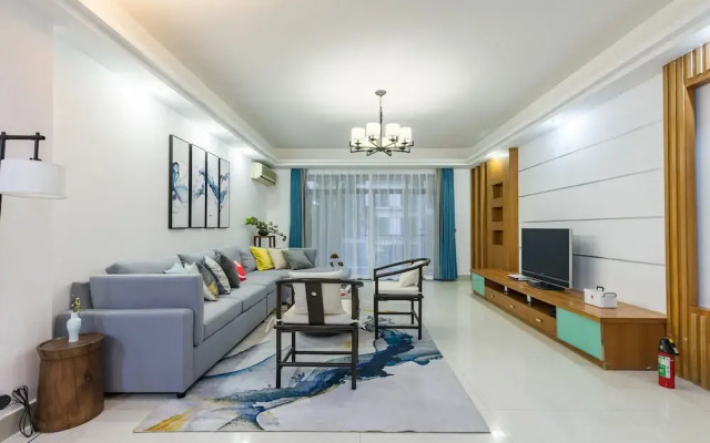 Locals Boutique Apartment Huafa Plaza 21