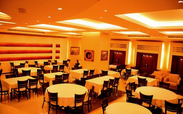 Dolphin Royal Suites