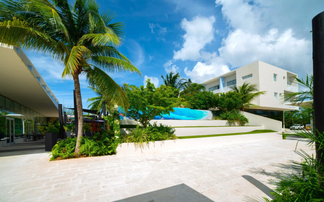 Modern 1BR Apt w Rooftop Pool Onsite Amenities
