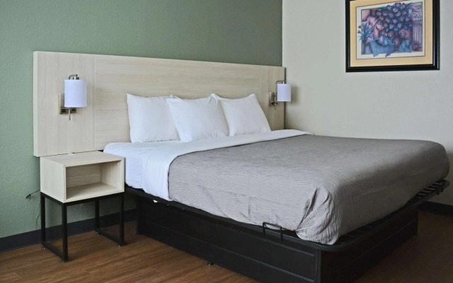 Ramada by Wyndham East Syracuse Carrier Circle