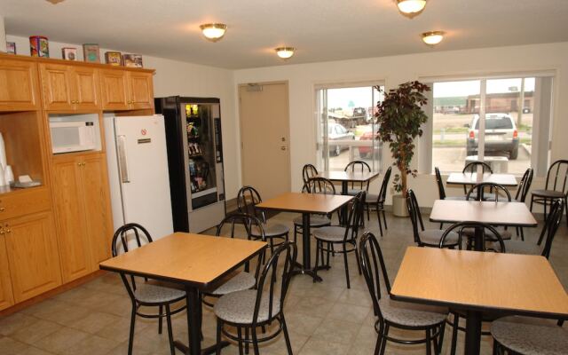 Lakeview Inn & Suites - Edson East