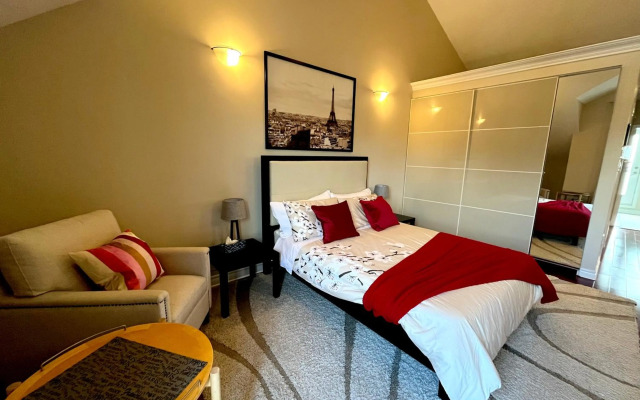 Stunning Studio in the Beaches