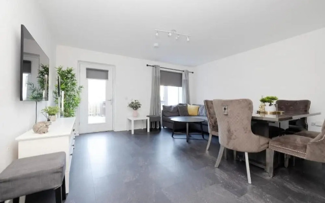 JOIVY Stylish House with Garden