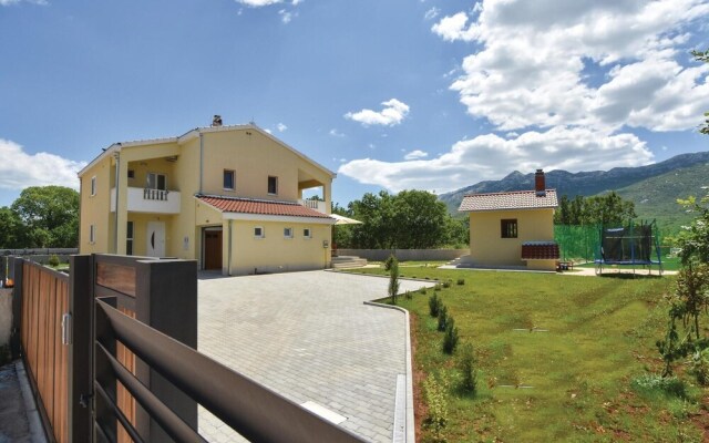 Awesome Home in Dugopolje With Wifi and 4 Bedrooms