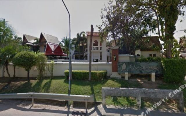 Pattaya Downtown 5 Bedrooms Pool Villa