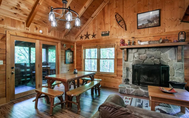 The Hartland - Hot Tub, Jacuzzi, Fireplace