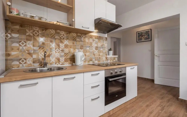 Stunning Apartment in Cres With Wifi and 2 Bedrooms