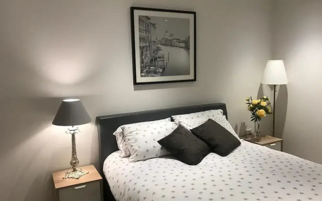 Kew Bridge Apartments