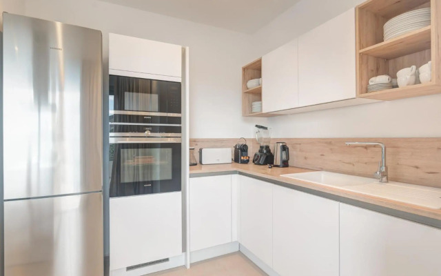 Bentor 3-1 PENTHOUSE JACUZZI POOL VIEW 3B