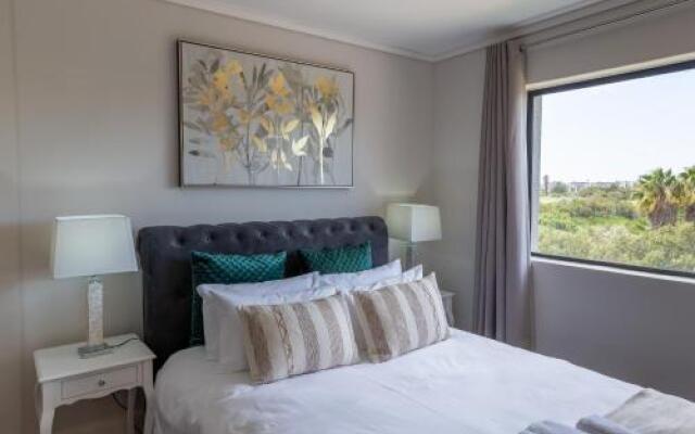 Blou Inn - Century City