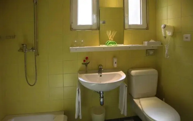 Vista Lakefront Boutique Hotel