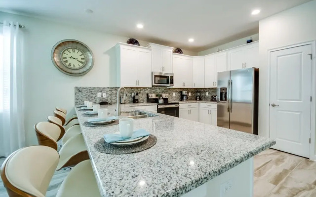 Gorgeous Home W/private Pool & Spa Sleeps 25!