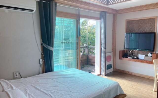 Sacheon Seopo Beach Pension