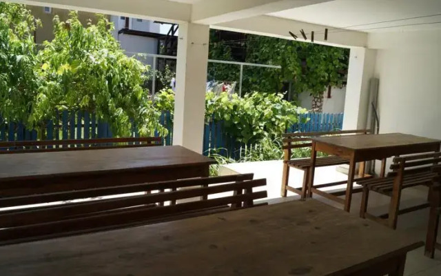 Pura Vida Breeze Hostel