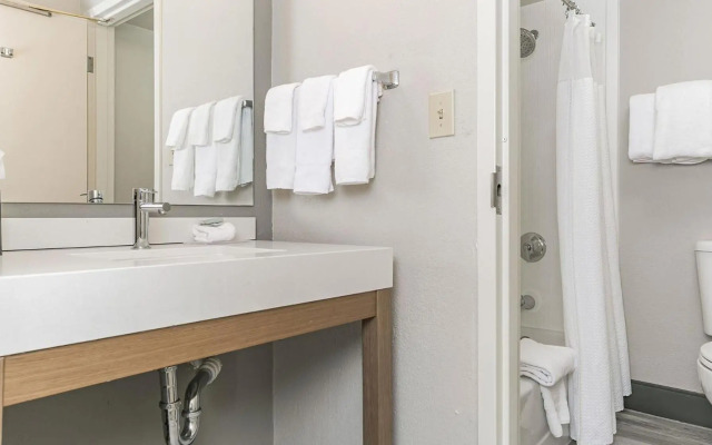 Courtyard by Marriott Hampton