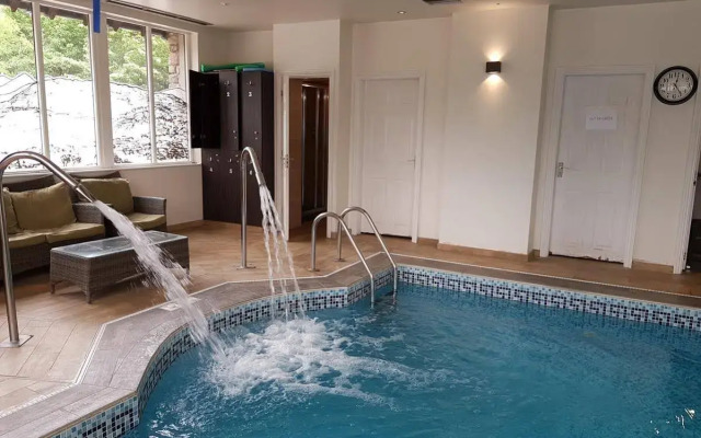 Stonecross Manor Hotel
