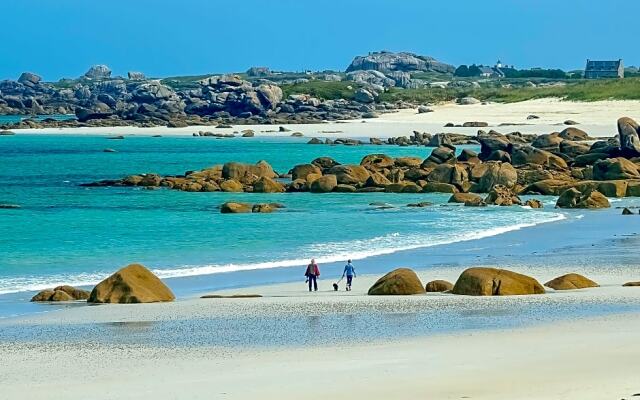 Modern villa in Plouneour-Trez  with private pool