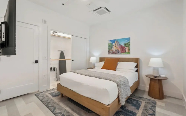 The Continental, powered by Placemakr - Downtown - Market Square