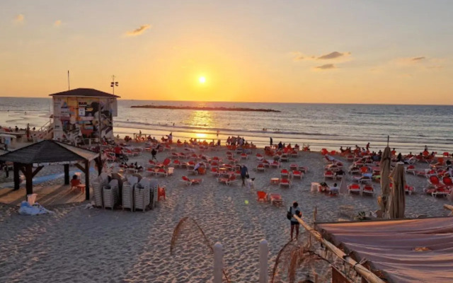 NEW! 2 BD Premium Beach house W/large balcony