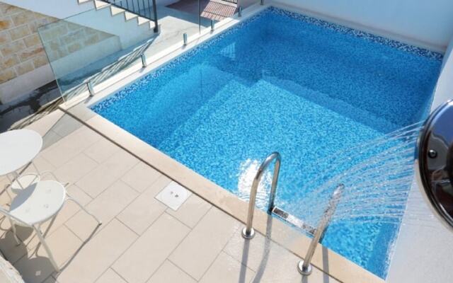 Boutique Rooms - With Pool - 6 - R203