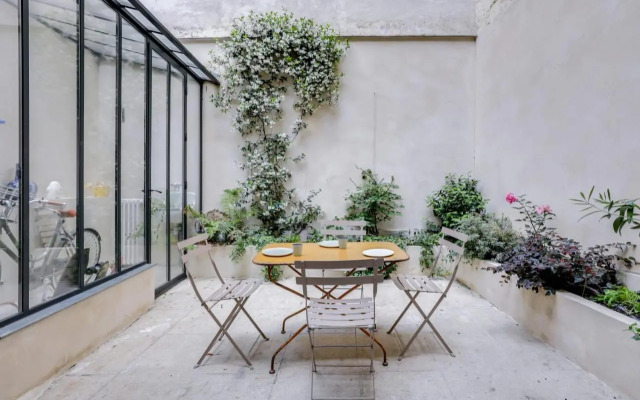 Sumptuous House With Patio