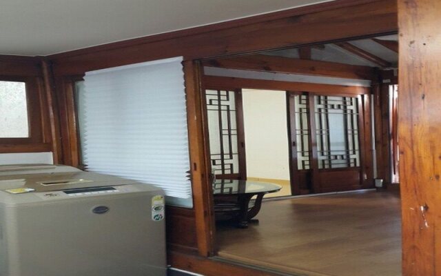 Eoot Hanok Guesthouse