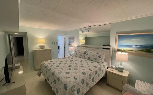 Ocean Hideaway 111 2 Bedroom Condo by RedAwning