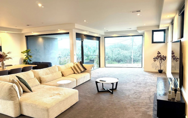 Bayside 4 bed in Sandringham w Spa and Sunset Views