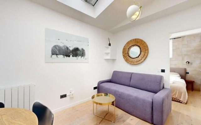 141-Suite Klein, townhouse style APT, Marais, Paris