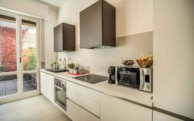 White Mirror  Apartment