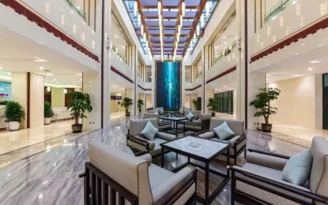 Minshan Shangling Airport Hotel