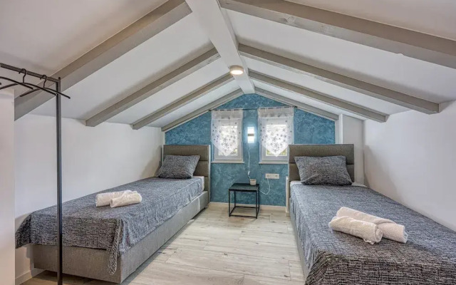 Peaceful Blooming Villa With Pool