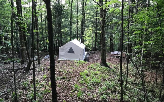 Tentrr â Hidden Hoosic Riverside Camp