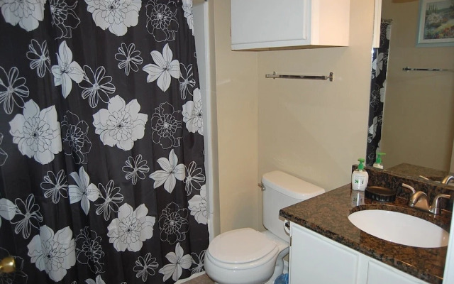 Colony Club D8 condo