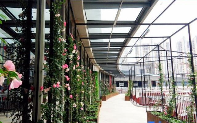 Rose Art Hotel (Ningbo Beilun Yintai City Store)