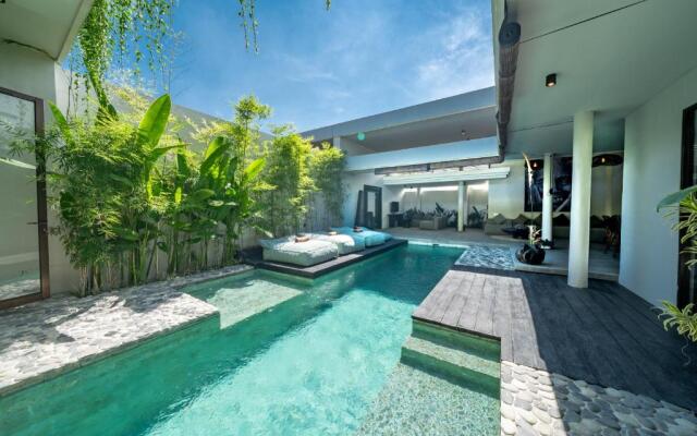 Villa Wiraja 1 - Modern 4 bdr villa in Berawa