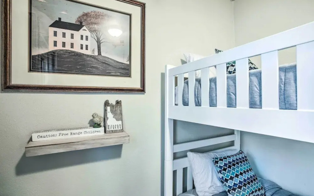 High-end & Homey Family Abode: Walk Downtown!