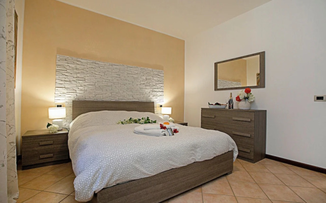 Borgo Degli Ulivi shared pool- 200m lake