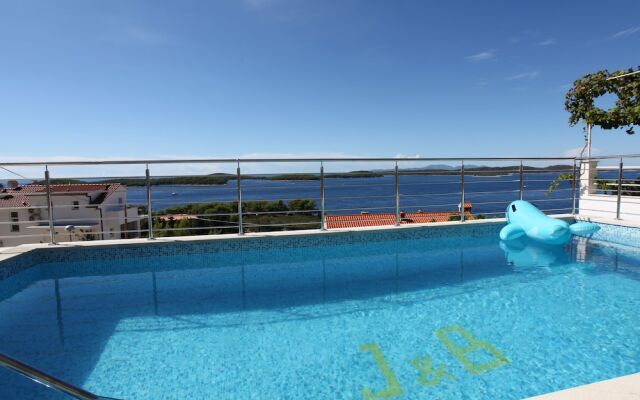 J & B Holiday House