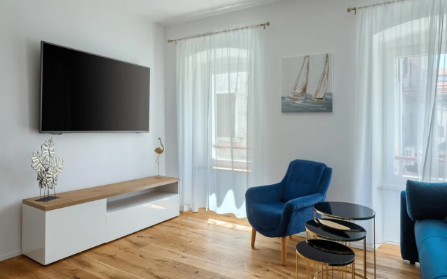 Modern Apartment With Open-air Parking