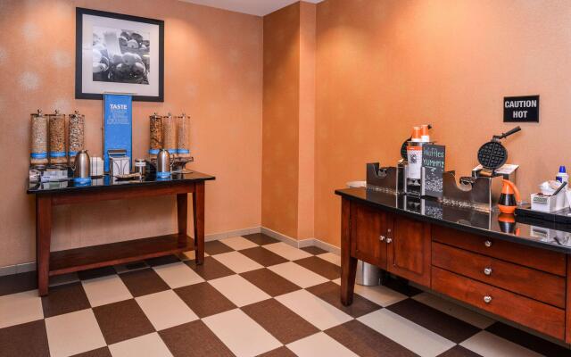 Hampton Inn & Suites Plymouth