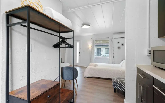 Chic City Retreat 93B
