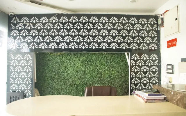 OYO 6883 Hotel Galaxy Star