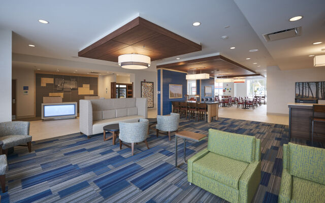 Holiday Inn Express & Suites St John's Airport by IHG